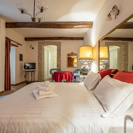 Residenza Corte Cristina & Penzion 4*