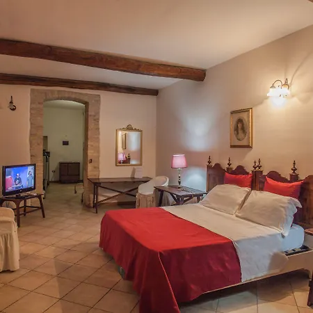 Residenza Corte Cristina & 게스트하우스 콰르투치우